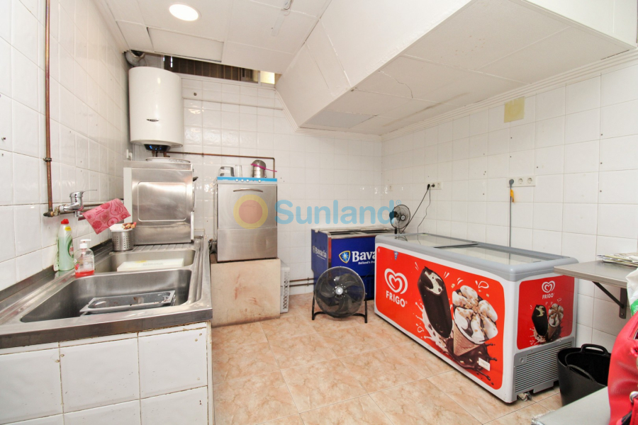 Resale - Commercial - Villamartin