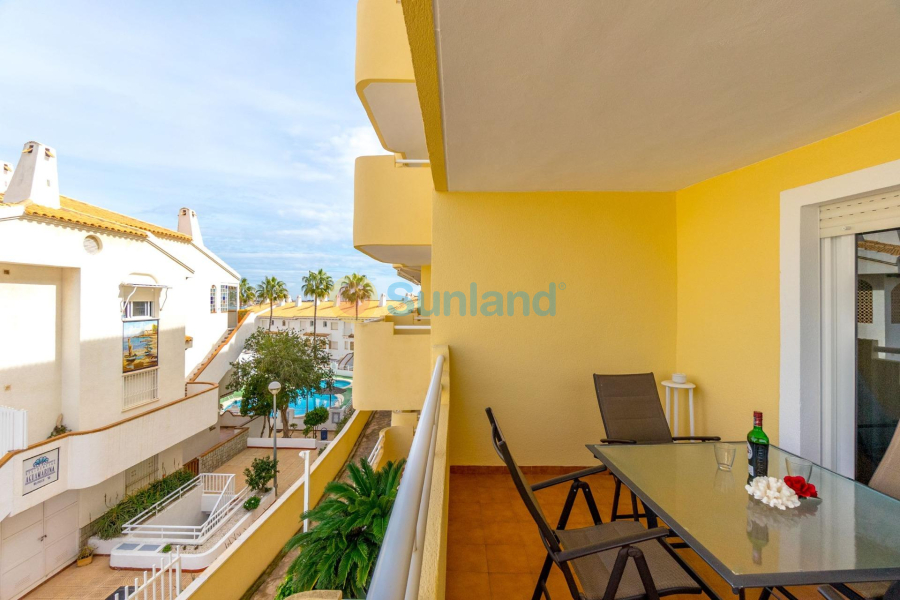 Resale - Apartment - Orihuela Costa - Campoamor