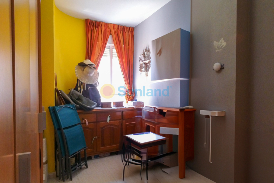 Resale - Apartment - Torrevieja - Torrevieja Centro