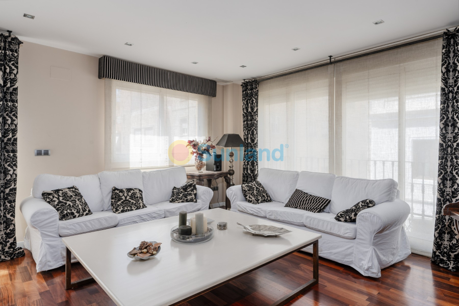 Resale - Apartment - Alicante - Center