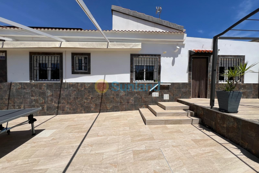 Resale - Villa - Torrevieja - 