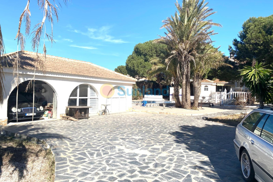 Resale - Villa - Torrevieja - El Chaparral