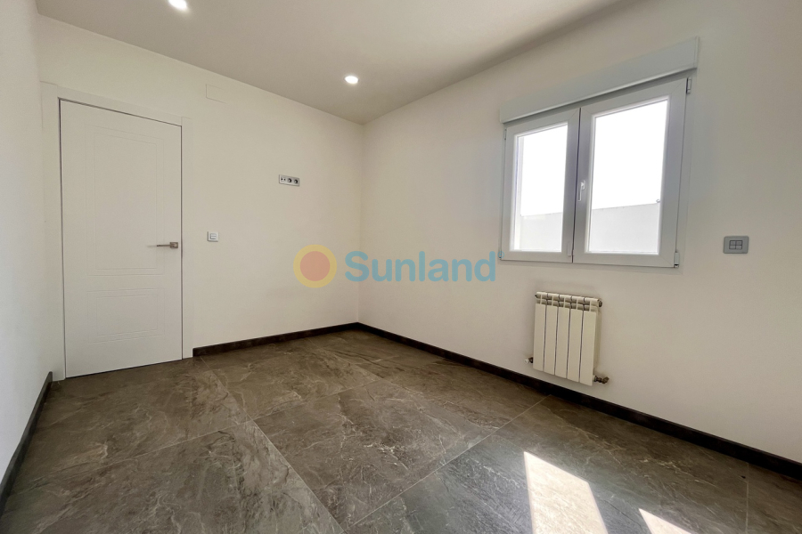 Resale - V - Los Balcones