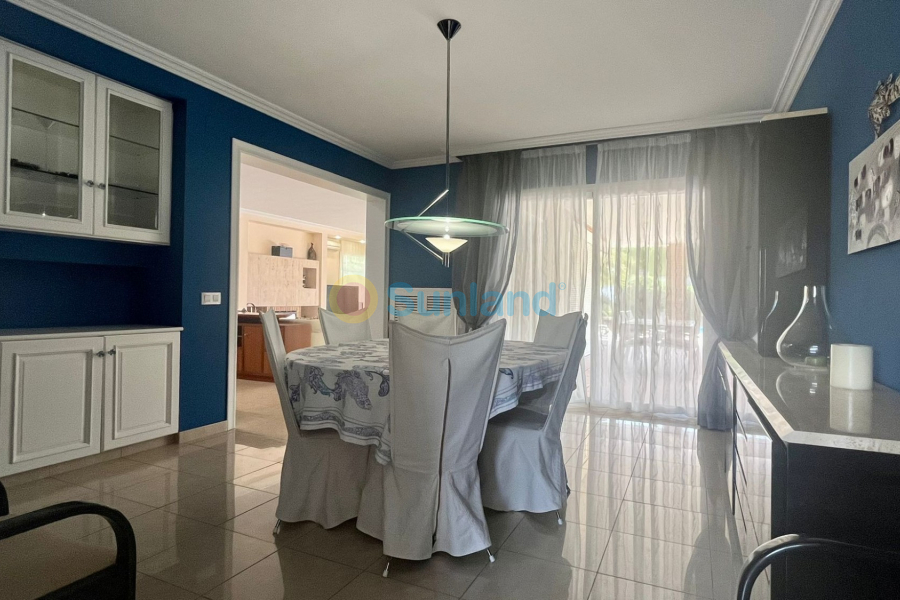 Resale - Villa - Benidorm