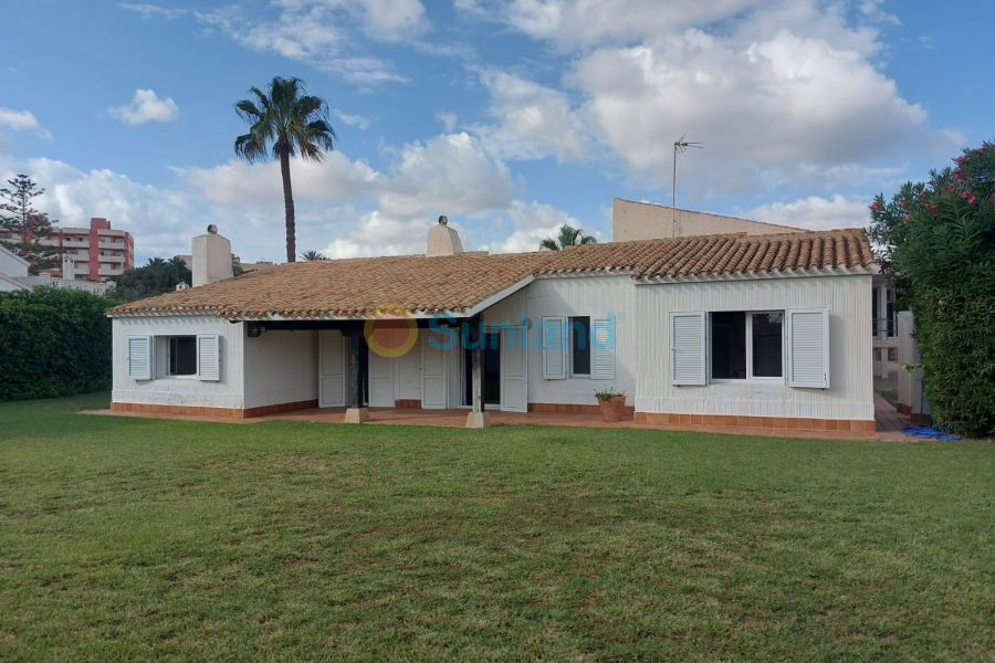 Resale - Villa - La Manga del Mar Menor - 