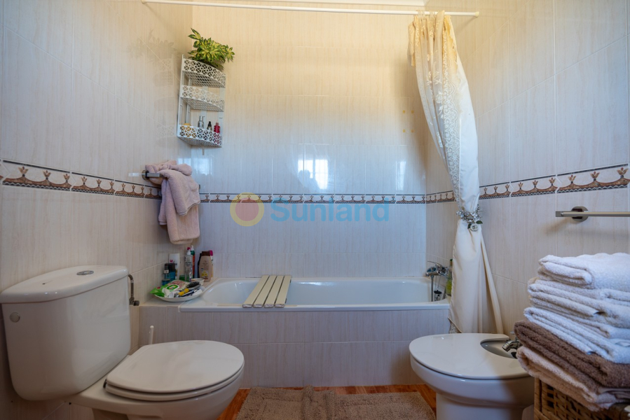 Resale - Villa - Cañada Del Trigo