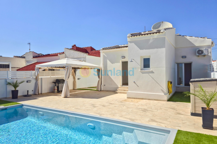 Resale - Villa - Torrevieja - La Siesta