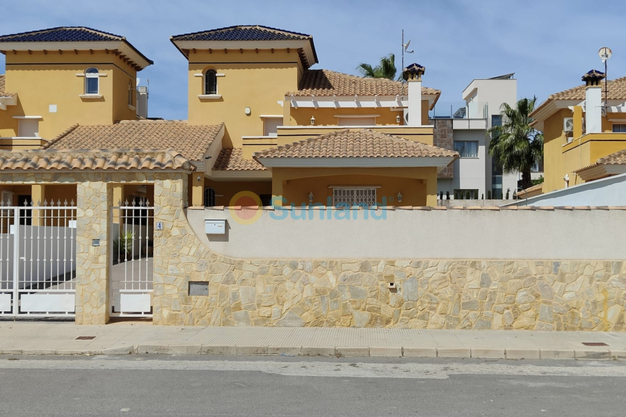 Använda fastigheter - Villa - Orihuela Costa - La Zenia