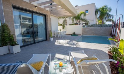 Nueva construcción  - Chalet - Los Montesinos - La Herrada