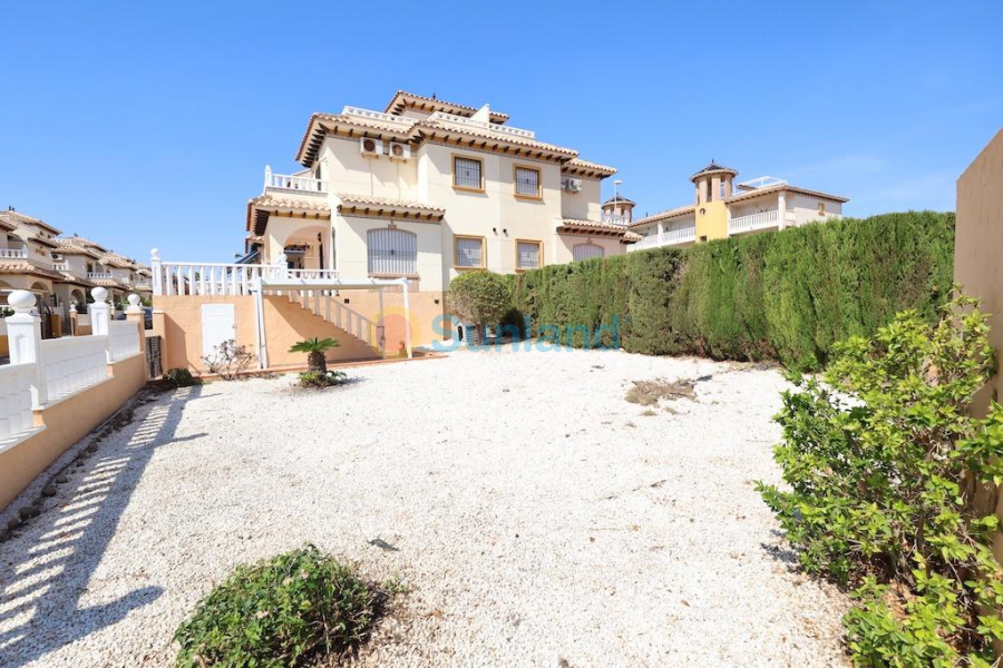 Använda fastigheter - Terraced house - Orihuela Costa - Montezenia