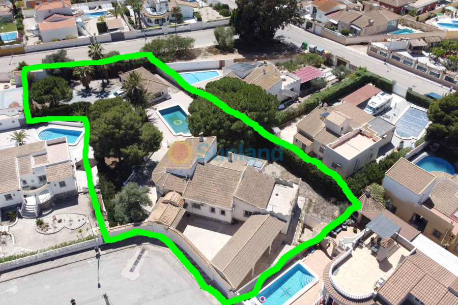 Resale - Villa - Torrevieja - 