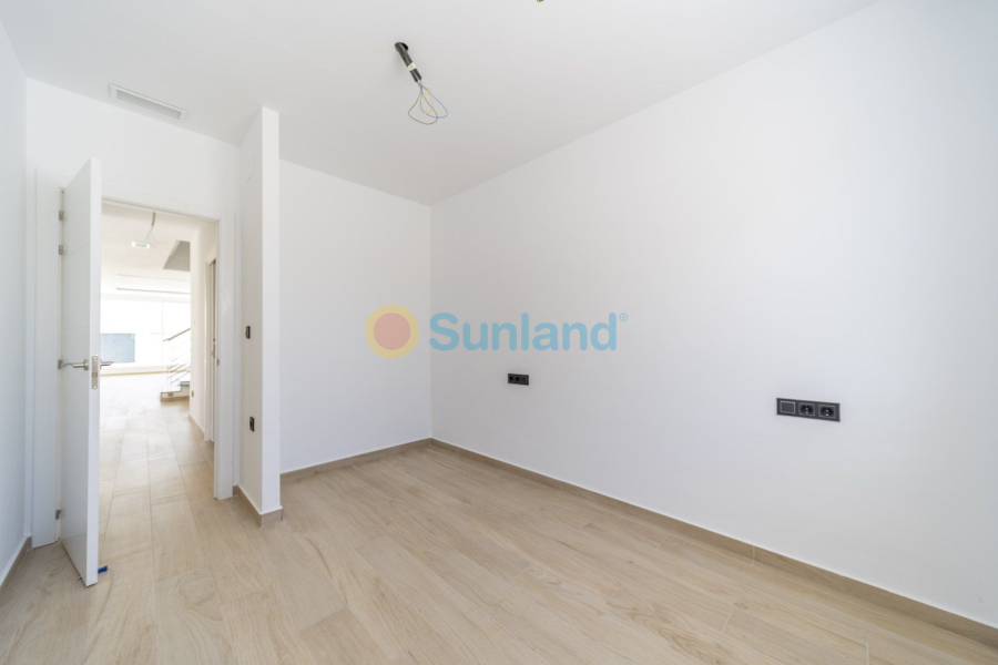 Resale - Villa - Torrevieja - Aguas Nuevas