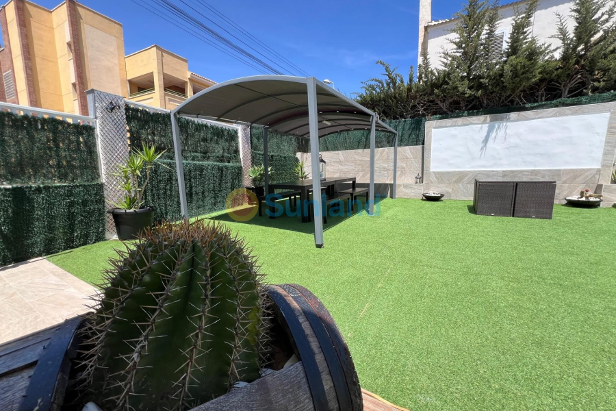 Resale - Villa - Torrevieja - 