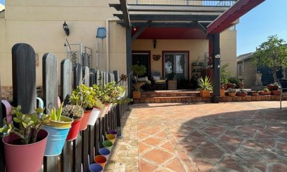 Resale - Villa - Daya Nueva