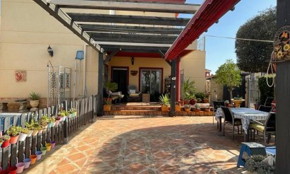 Resale - Villa - Daya Nueva