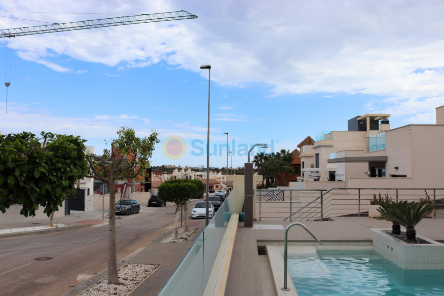 Segunda mano - Chalet - San Miguel de Salinas - Urbanizaciones