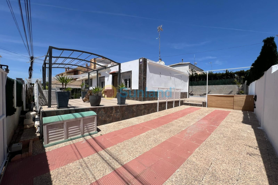 Resale - Villa - Torrevieja - 