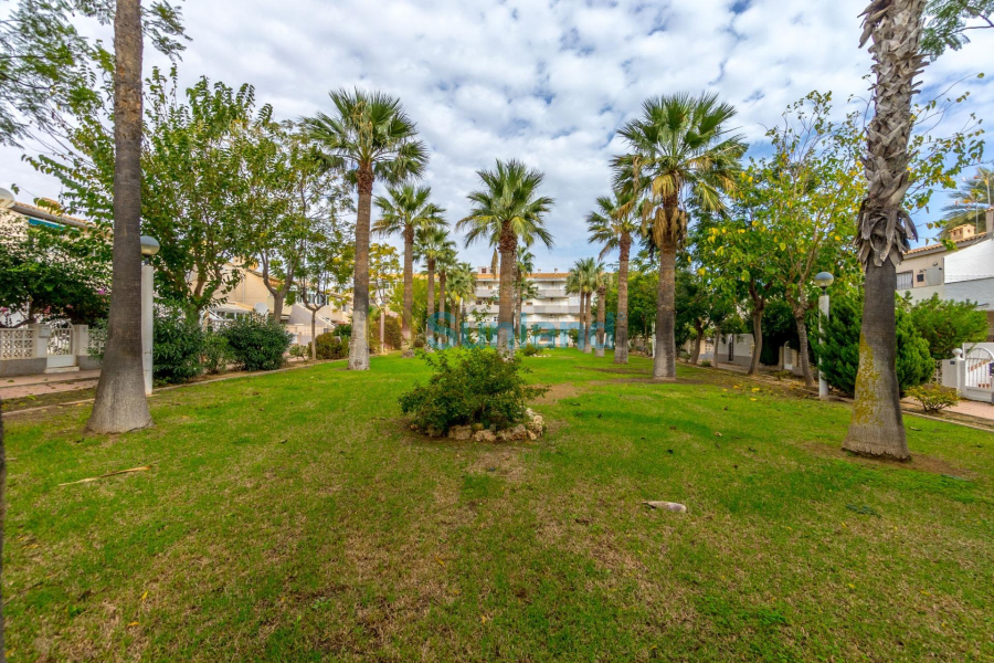 Resale - Apartment - Orihuela Costa - Campoamor