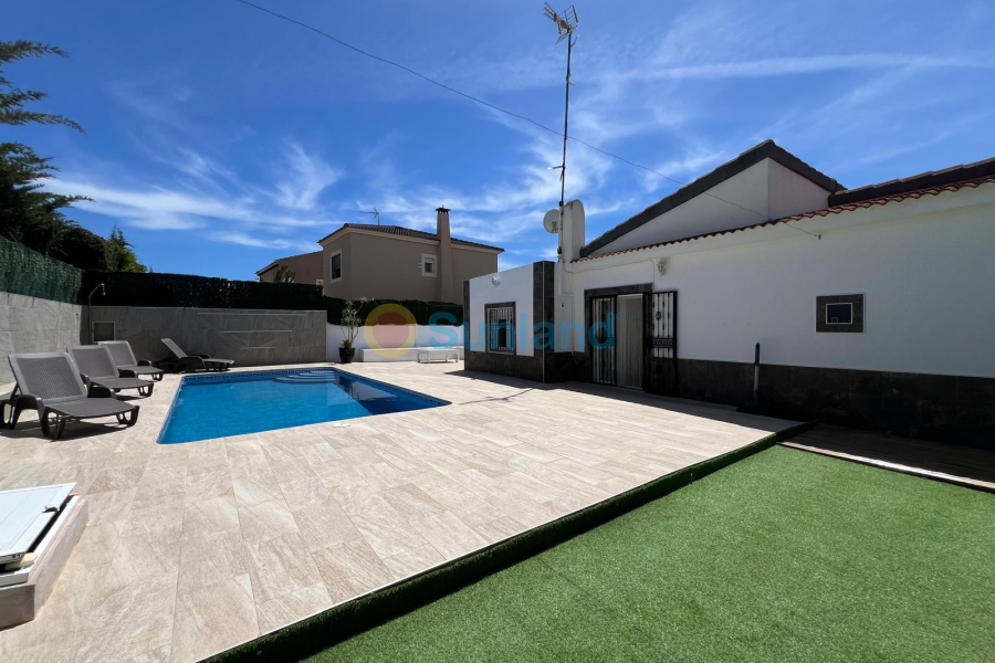 Resale - Villa - Torrevieja - 