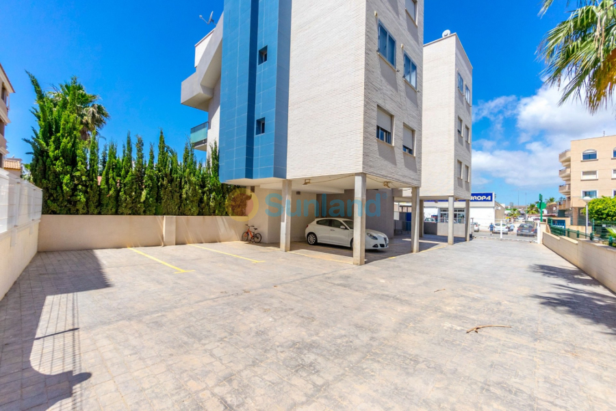 Resale - Apartment - Orihuela Costa - 