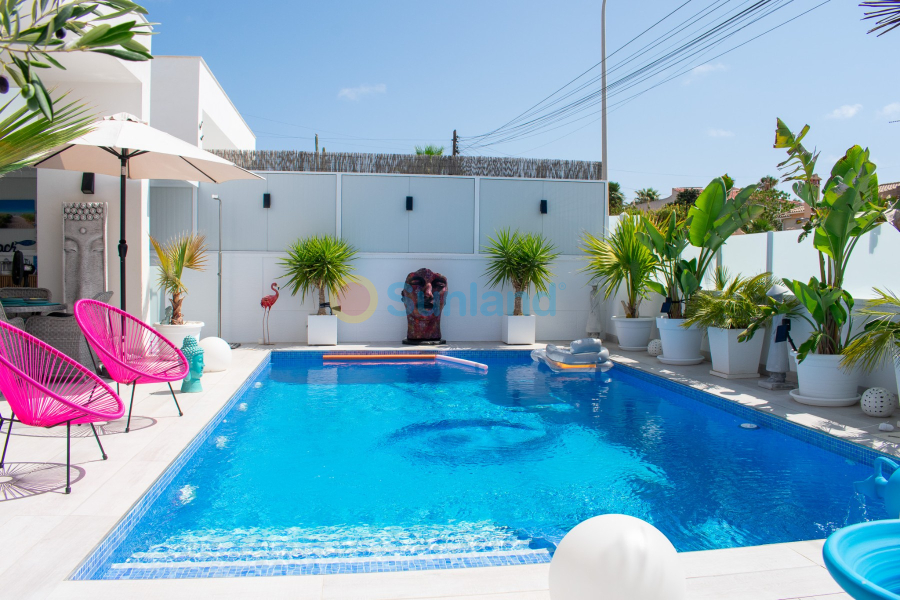 Resale - Villa - Torrevieja - 