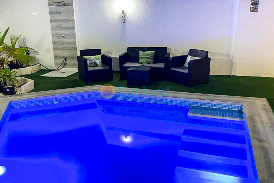 Resale - Villa - Torrevieja - 