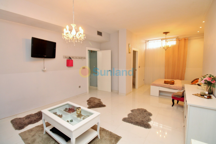 Använda fastigheter - Villa - Villamartin