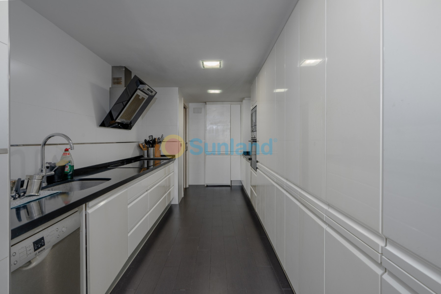 Resale - Apartment - Alicante - Center