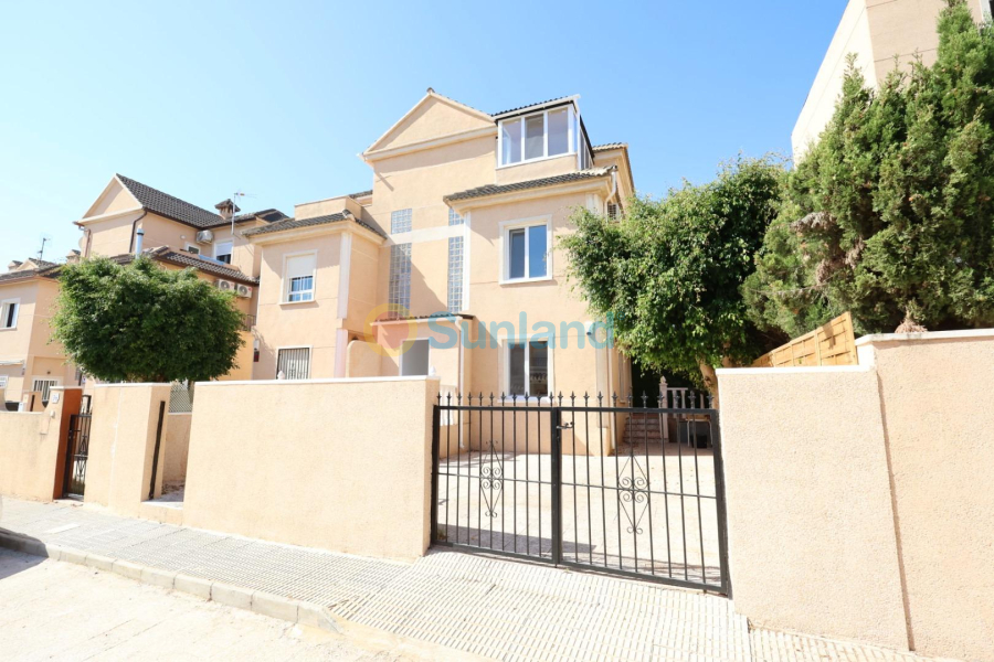 Använda fastigheter - Terraced house - Orihuela Costa - La Zenia