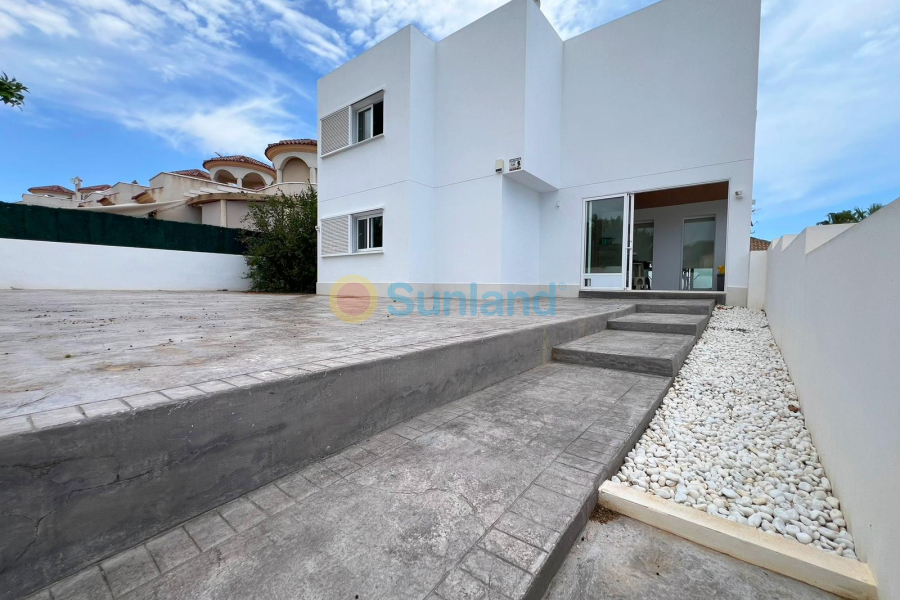 Resale - Villa - La Marina - La Marina / El Pinet