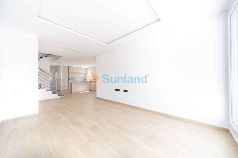 Resale - Villa - Torrevieja - Aguas Nuevas