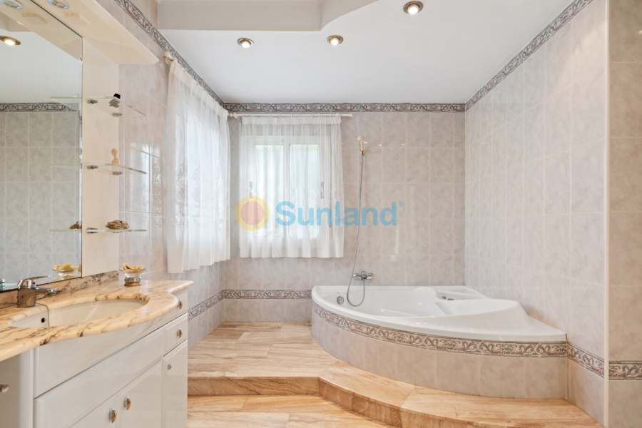 Вторичка - Bилла - Ciudad Quesada - Doña Pepa