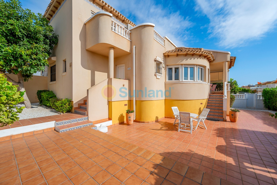 Resale - Villa - Orihuela Costa - Los Dolses