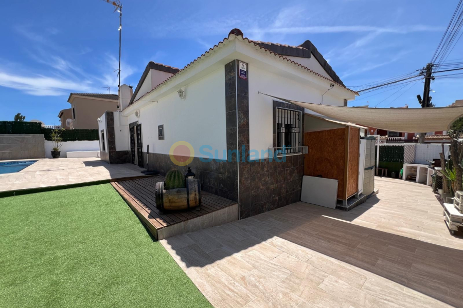 Resale - Villa - Torrevieja - 