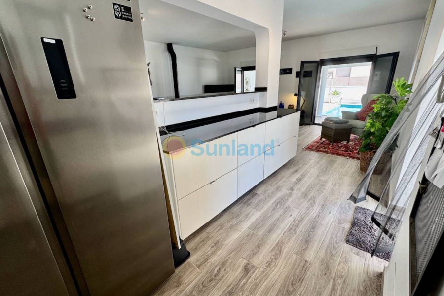 Resale - Villa - Punta Prima - 