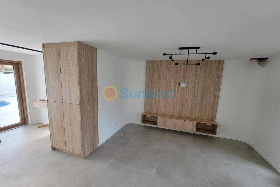 Resale - Villa - Orihuela Costa - 