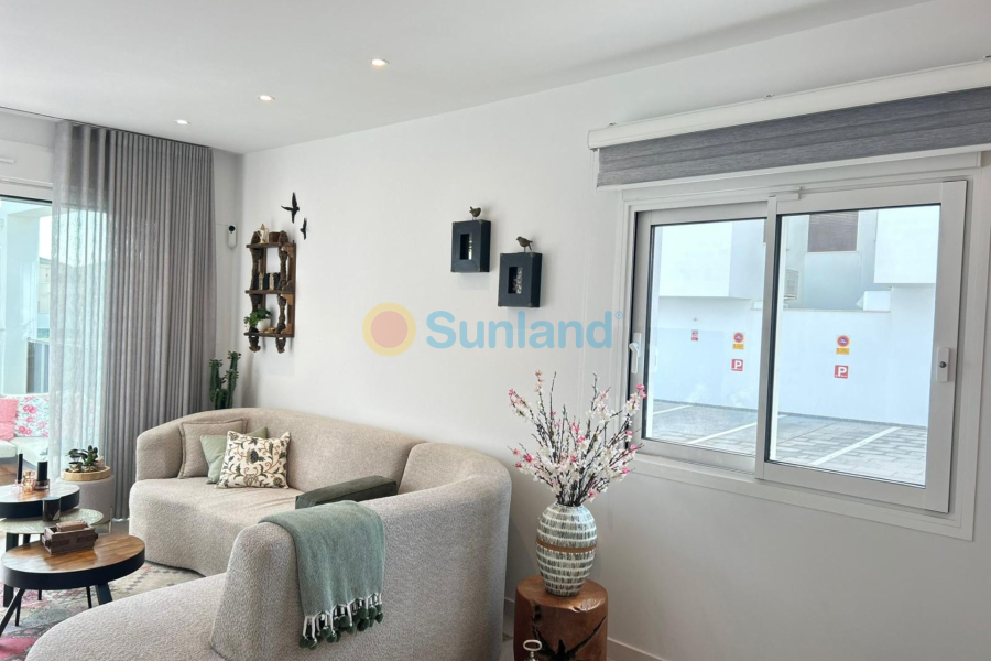 Resale - Apartment - Orihuela costa - 