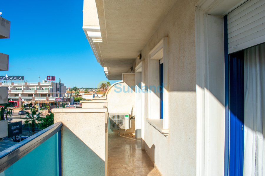 Resale - Apartment - Orihuela Costa - Campoamor