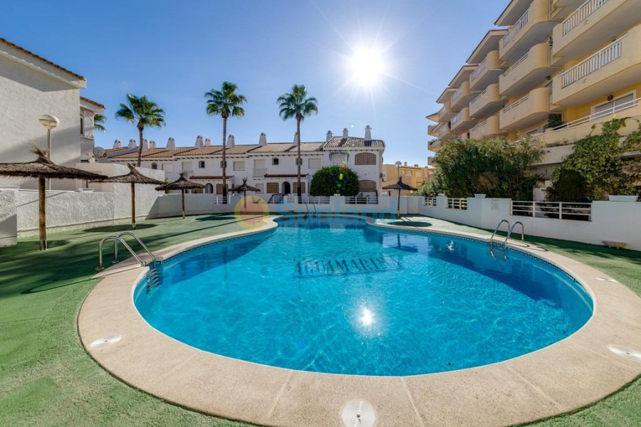 Resale - Apartment - Orihuela Costa - Campoamor