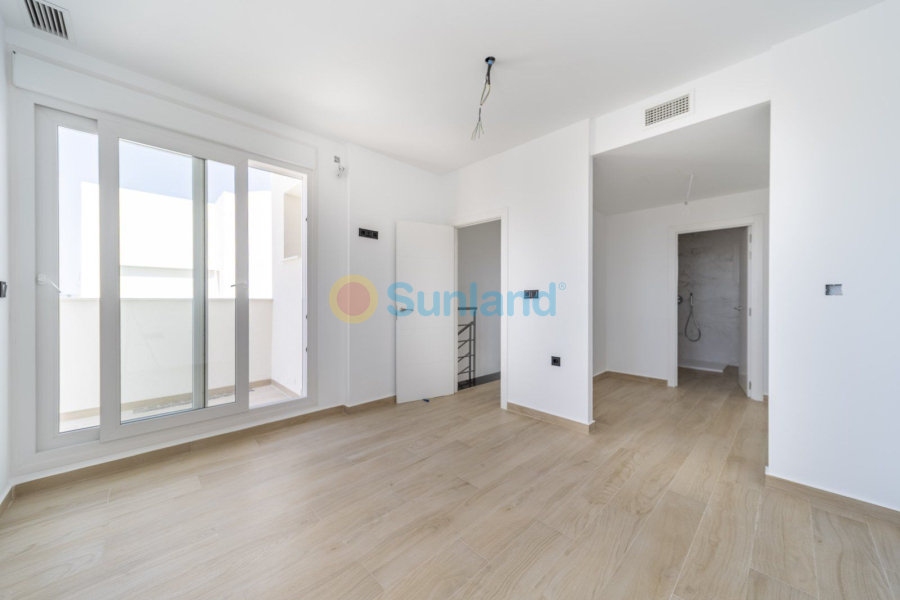 Resale - Villa - Torrevieja - Aguas Nuevas