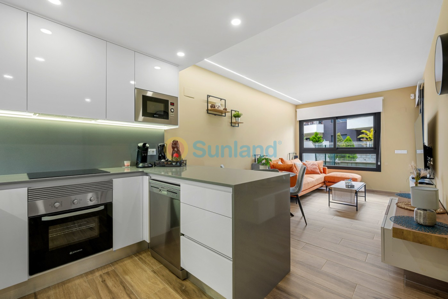 Resale - Apartment - Orihuela Costa - Villamartin