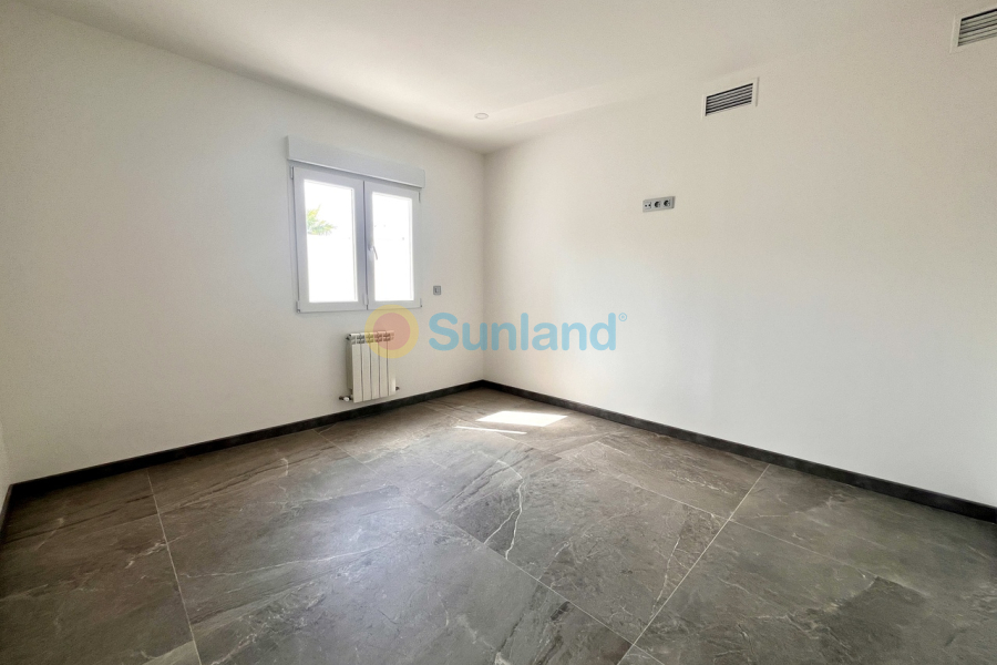 Resale - V - Los Balcones