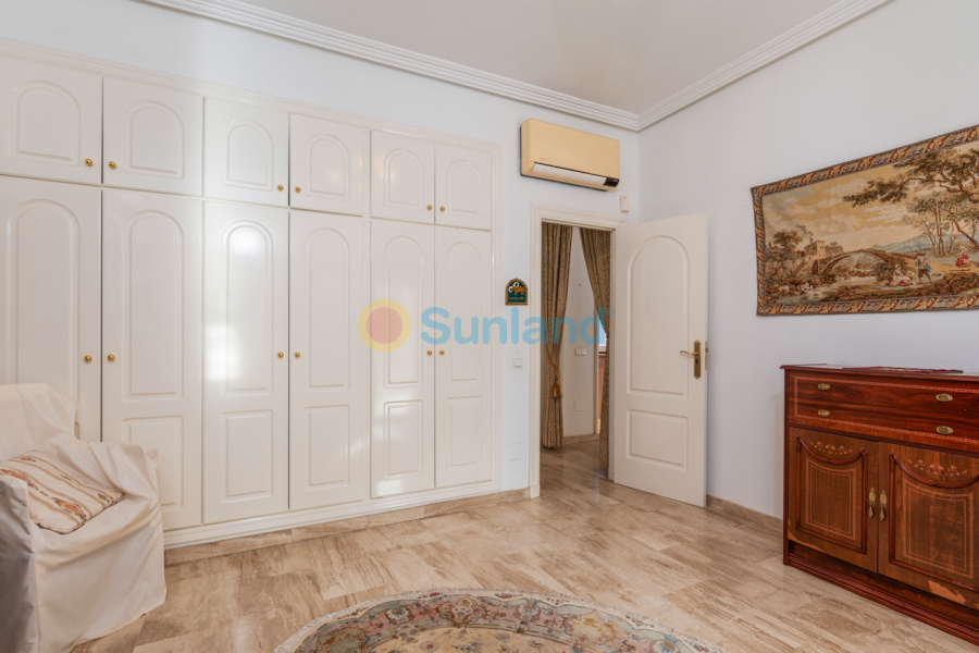 Вторичка - Bилла - Ciudad Quesada - Doña Pepa