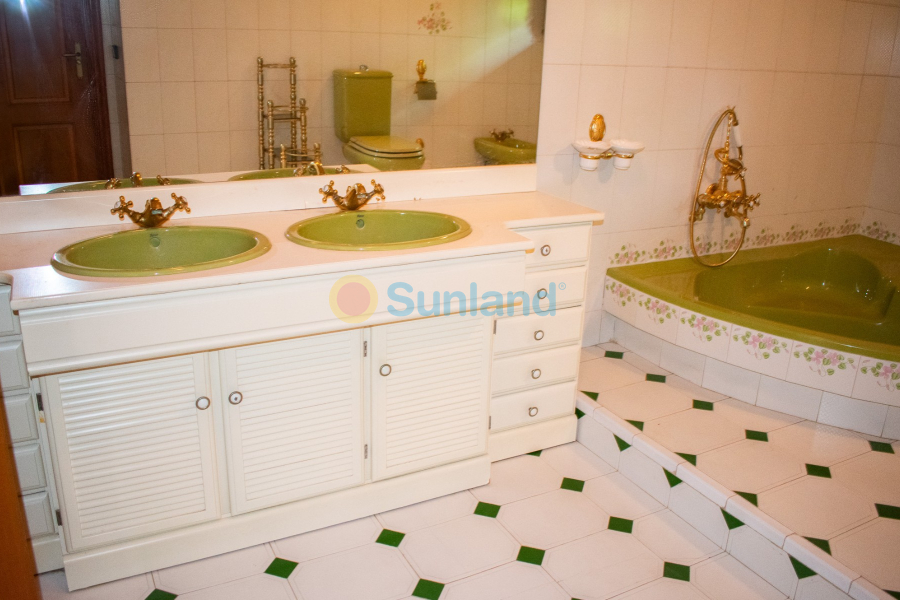 Segunda mano - Chalet - Llano de brujas