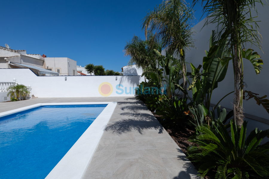 Resale - Villa - Torrevieja - San Luis