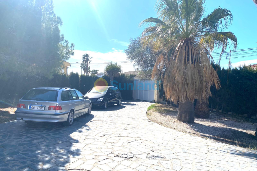 Resale - Villa - Torrevieja - 