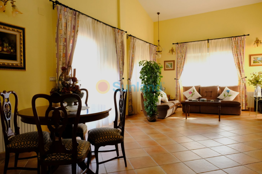 Använda fastigheter - Villa - Orihuela