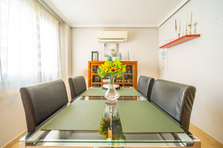 Resale - Casa de Pueblo - Torrevieja - Aguas Nuevas