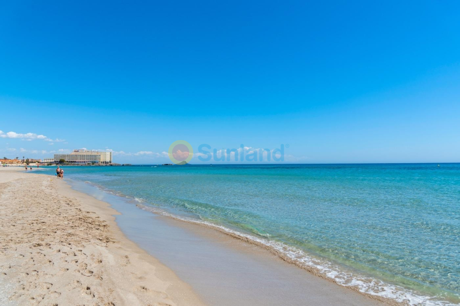 Resale - Apartment - La Manga del Mar Menor - 