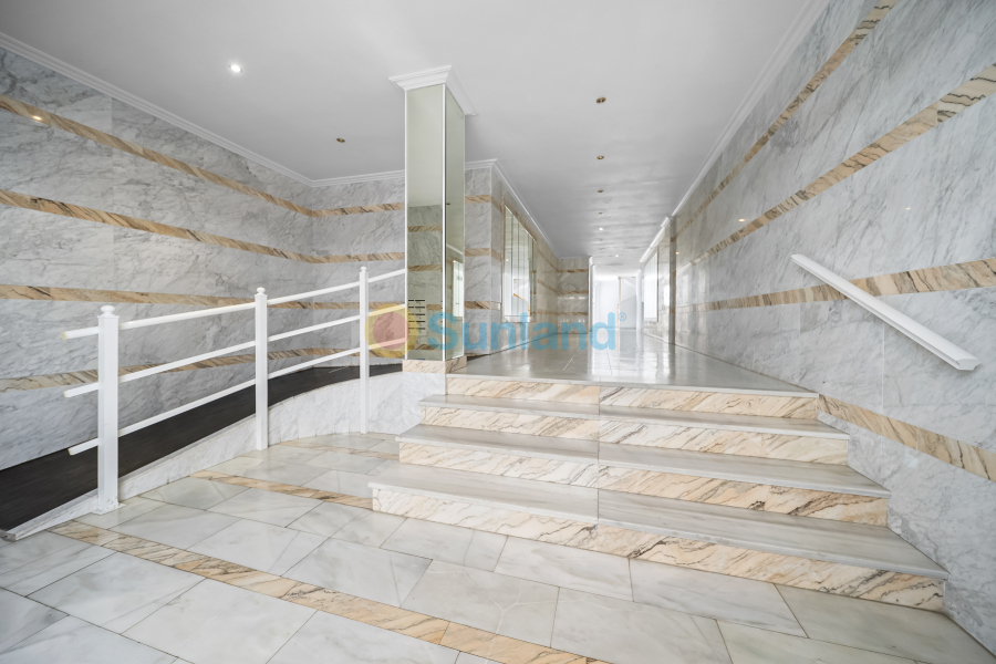 Resale - Apartamento - Torrevieja - Centro